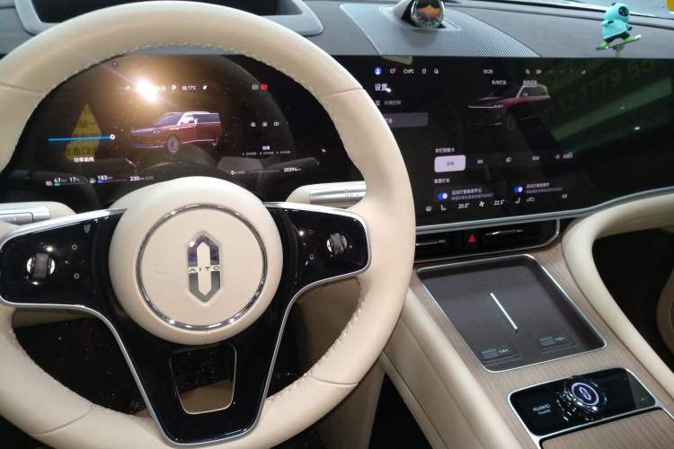 Used Hima AITO M9 2025 Extended-Range Ultra Version 52 kWh 6-Seater