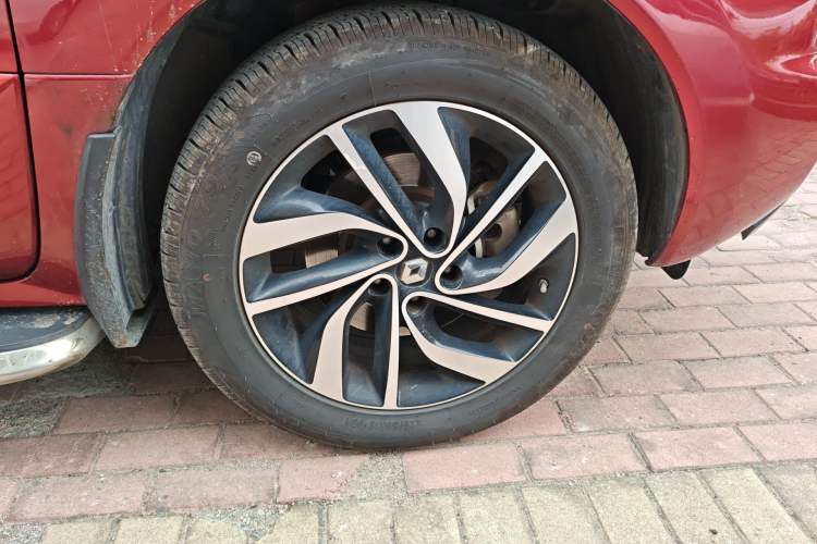 Used Renault Koleos 2014 2.5L 4x4 Sportway Edition Right Front Wheel Hub