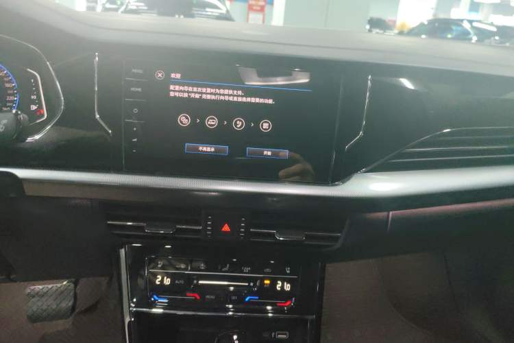 Used Volkswagen Passat 2023 Facelift 330TSI Luxury Edition Audio And AC Panel