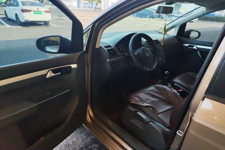 Used Volkswagen Touran 2015 1.4T Manual Fashion Edition 5-Seater