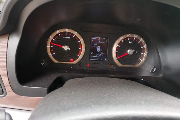 Used FORTHING Lingzhi 2019 Facelifted M5L 1.6L 7-Seater Base Model China VI Standard
