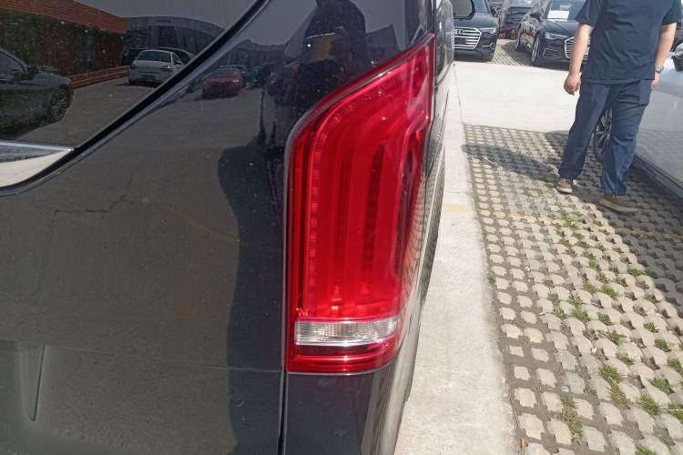 Used Mercedes-Benz V-Class 2020 V 260 Avantgarde Edition
