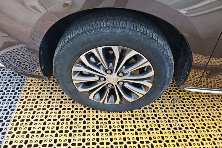 Used Buick GL8 2023 Land Executive Class Comfort Model
