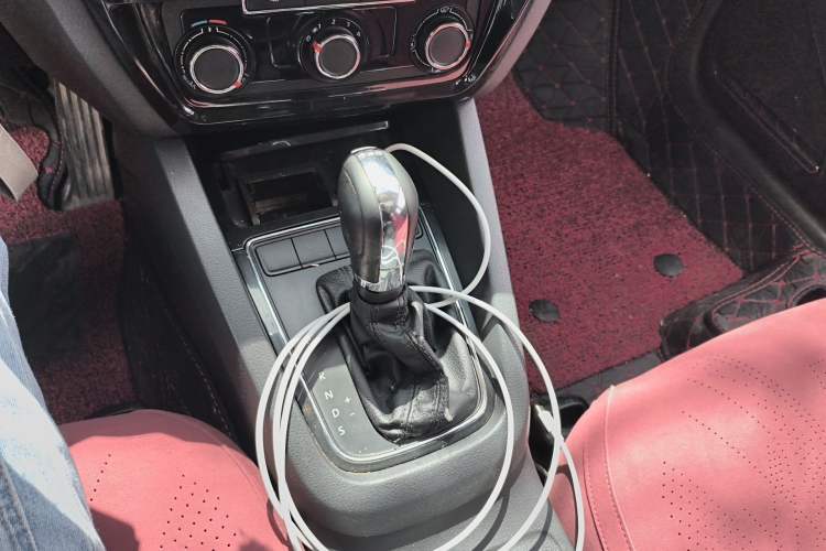 Used Volkswagen Sagitar 2015 230TSI Automatic Comfort Version
