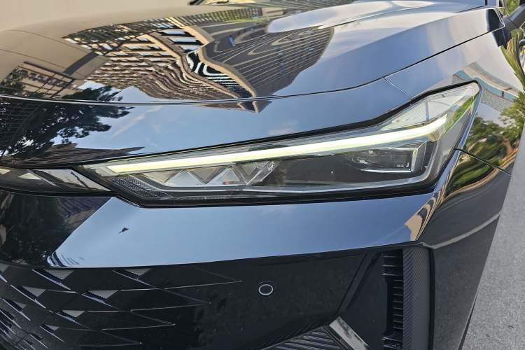 Used Changan UNI-V iDD 2024 Blue Whale Smart Electric iDD 136km Luxury Model
