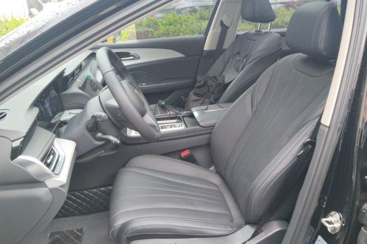 Used Hongqi H5 2025 2.0T Automatic Flag Edition – 500 000 Units Commemorative Version Left Front Seat