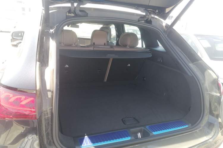 Used Mercedes-Benz EQE SUV 2024 500 4MATIC Pioneer Edition Trunk