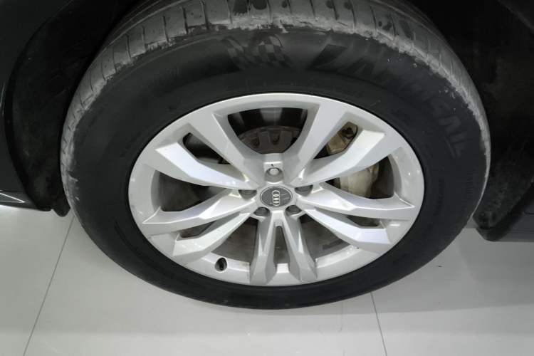 Used Audi Q7 2019 55 TFSI Technology Edition Exterior 4