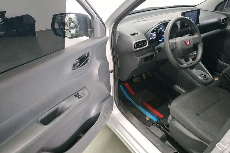 Used Wuling Hongguang New Energy 2024 All-Electric Model 300KM Standard Version