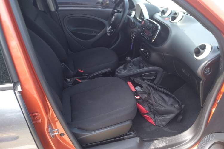 Used smart forfour 2018 1.0L 52 kW Dynamic Edition
