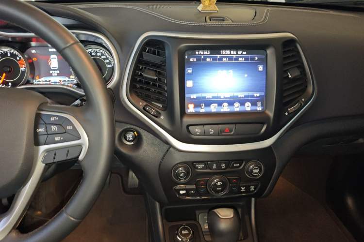 Used Jeep Cherokee 2016 2.4L Superior Edition