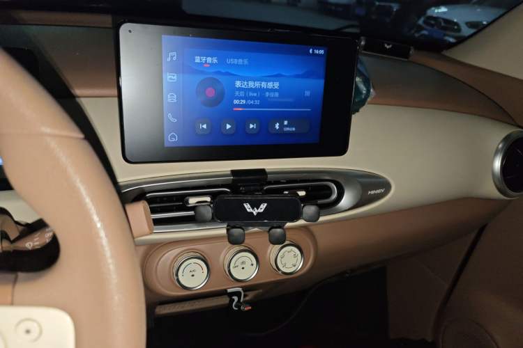 Used Wuling Hongguang MINIEV 2025 Four-Door Version Zhenxiang+ Edition Audio And AC Panel