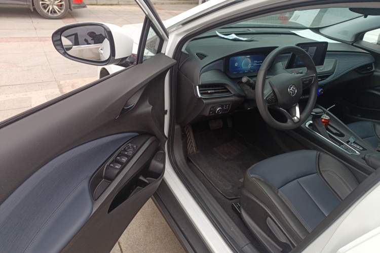 Used Buick Velite 6 2023 Revised Version 430 km Range – Commuter Edition Interior 3