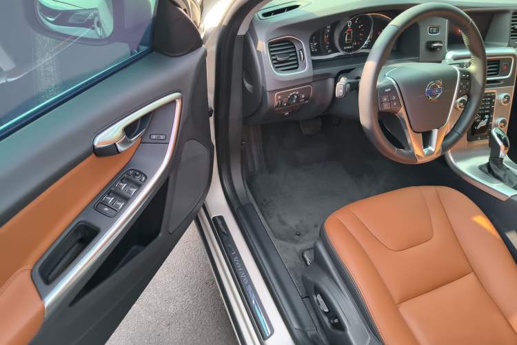 Used Volvo S60 2018 S60L T4 Zhiyuan Edition
