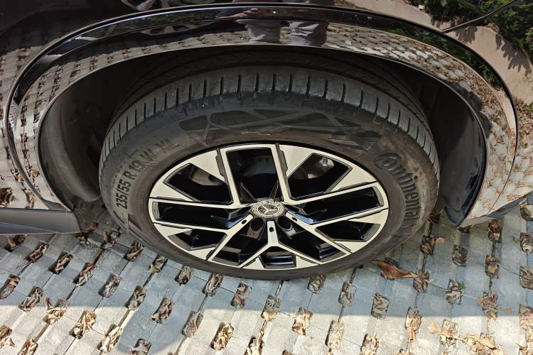 Used Mercedes-Benz GLC 2024 Facelifted GLC 260 L 4MATIC Luxury Version 5 Seats