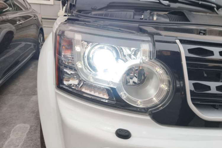 Used Land Rover Discovery 2012 5.0 V8 HSE Right Front Headlight