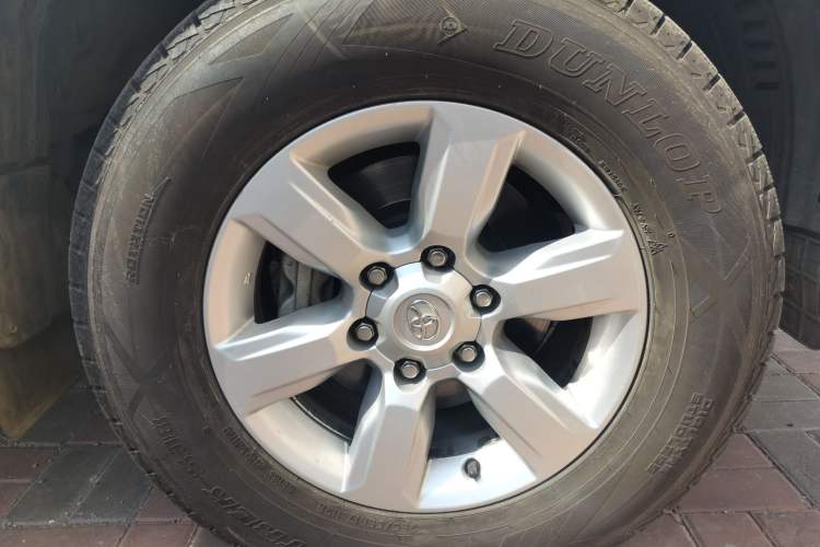 Used Toyota Prado 2016 2.7L Automatic Standard Edition Right Front Wheel Hub