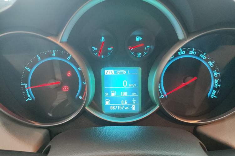 Used Chevrolet Cruze 2015 1.5L Classic SL MT Instrument Cluster