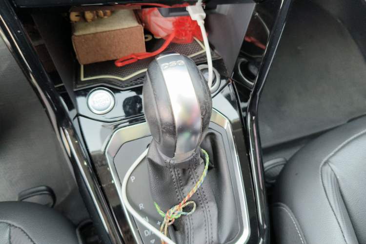 Used Volkswagen T-ROC 2018 280TSI DSG Four-Wheel Drive Comfort Version China V Standard Gear Lever