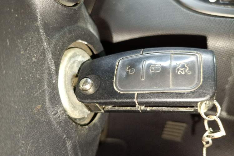 Used Ford Fiesta 2013 Hatchback 1.5L Manual Fashion Edition Vehicle Key