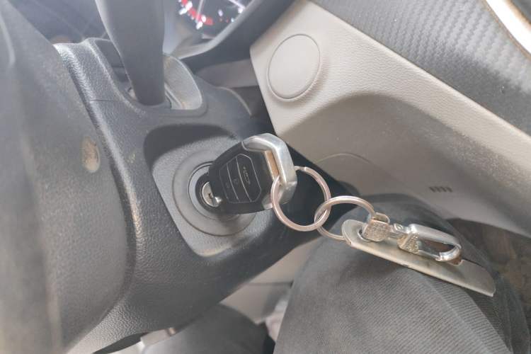 Used SAIC MAXUS Xintu V90 2021 2.0T Manual Zhiyun King Rear-Drive Single-Tire Long Wheelbase High-Roof 7-Seater Vehicle Key