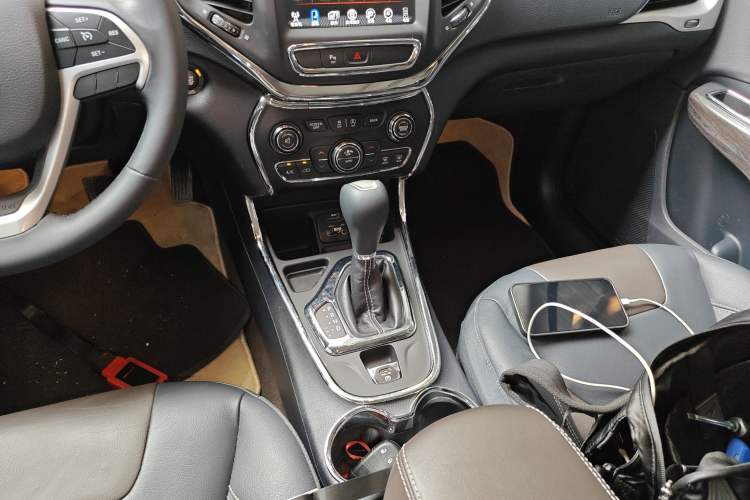 Used Jeep Cherokee 2017 2.4L Leading Smart Edition
