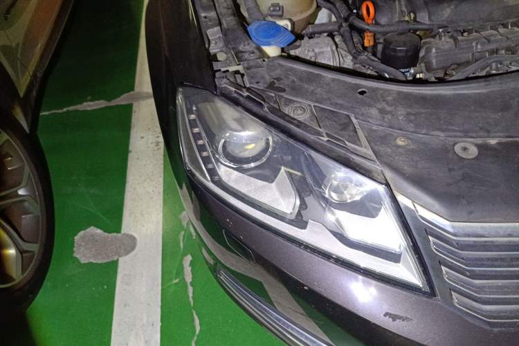 Used Volkswagen Magotan 2012 Revised 1.8TSI Luxury Version Right Front Headlight