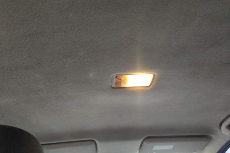 Used Nissan Livina 2010 Jingyue Edition 1.6L Automatic All-in-One Model Headliner