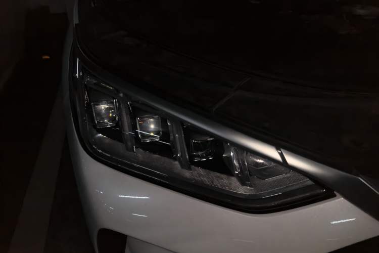 Used BYD Song PLUS New Energy 2021 DM-i 110KM Flagship PLUS Right Front Headlight