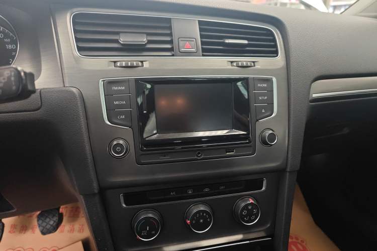 Used Volkswagen Golf 2016 230TSI Manual Comfort Version
