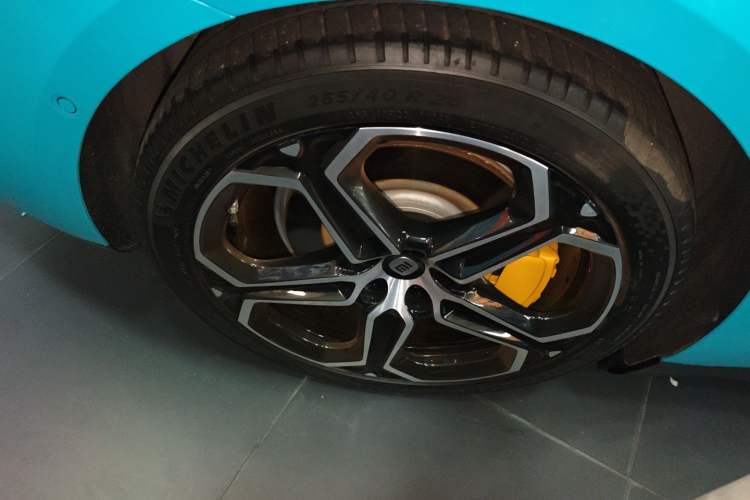 Used Xiaomi Auto SU7 2024 Four-Wheel Drive Ultra-Long Range Advanced Intelligent Driving Max Edition
