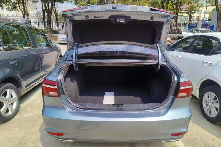 Used Roewe i6 2017 20T Automatic Internet Smart Edition
