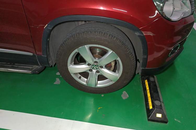 Used Volkswagen Tiguan 2010 1.8TSI Automatic Two-Wheel Drive Elite Edition Right Front Wheel Hub