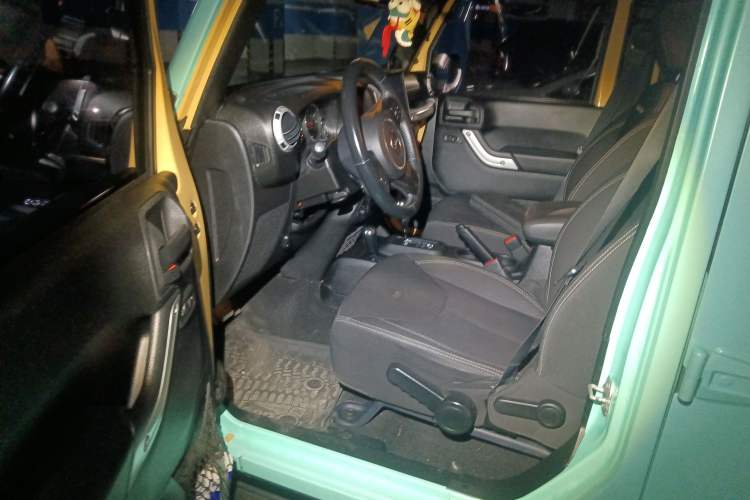 Used Jeep Wrangler 2014 3.0L Sahara Four-Door Edition