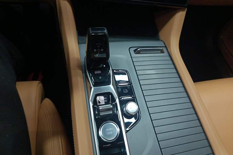 Used Lynk & Co 09 EM-P 2023 2.0TD EM-P Four-Wheel Drive Asian Games Executive Edition Five Seats
