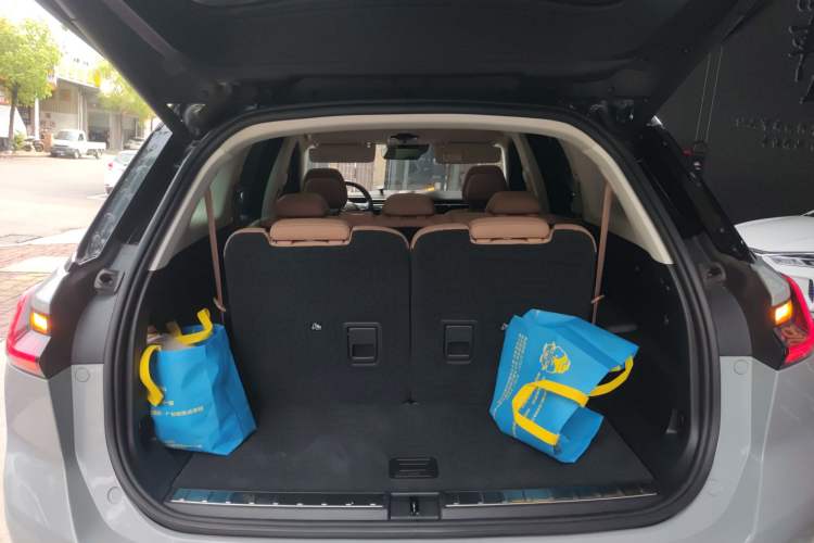 Used Nio ES8 2018 355 km Base Version 7-Seater Edition Trunk