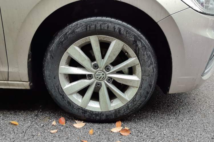 Used Volkswagen Bora 2020 1.5L Automatic Elite Version Right Front Wheel Hub