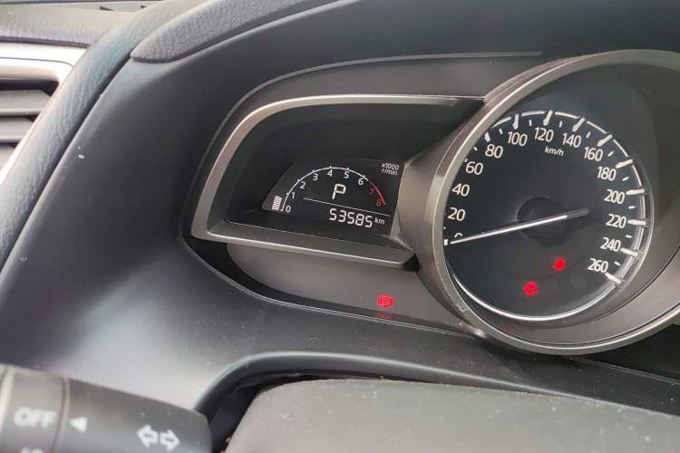 Used Mazda 3 Axela 2017 Sedan 1.5L Automatic Luxury Model Emission Standard China V Odometer Close Up