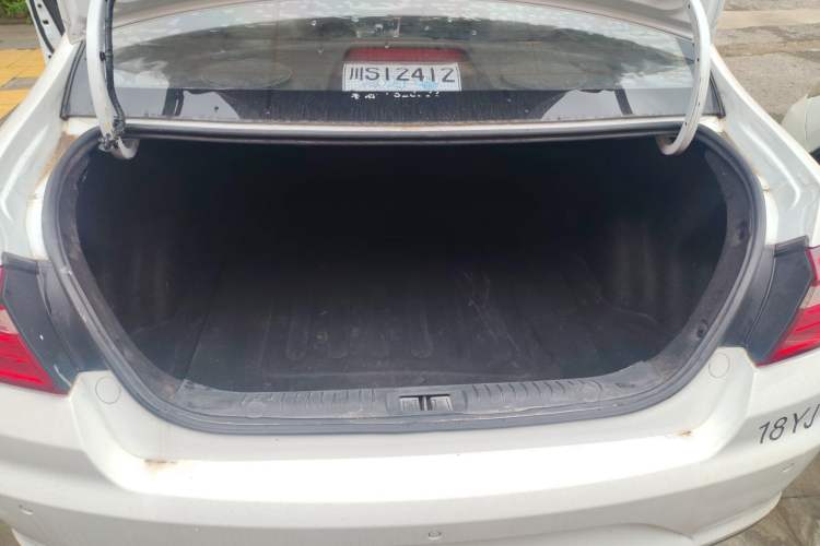 Used Geely Auto Vision 2019 Upgraded Model 1.5L Manual Luxury Version China VI Standard
