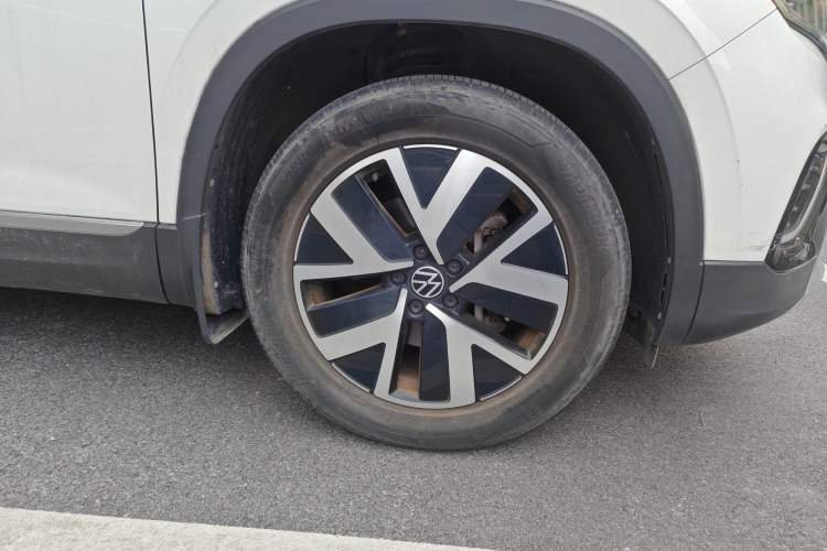 Used Volkswagen Tayron 2023 330TSI Two-Wheel-Drive Luxury Plus Advanced Version Right Front Wheel Hub