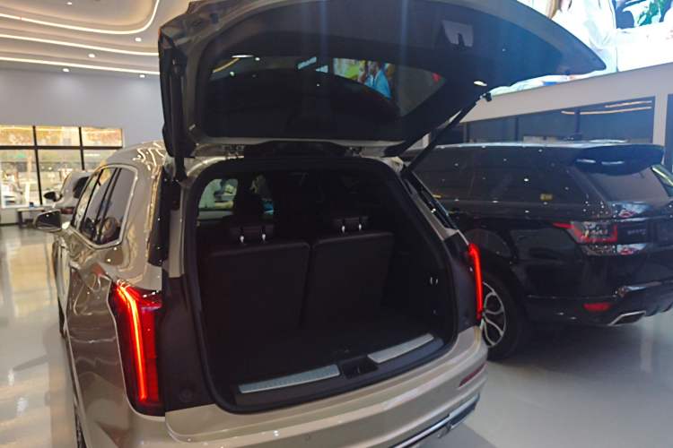 Used Cadillac XT6 2022 2.0T 7-Seater Four-Wheel Drive Luxury Version
