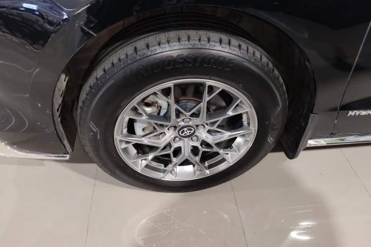 Used Toyota SIENNA 2023 2.5L Hybrid Luxury Edition Left Front Wheel Hub