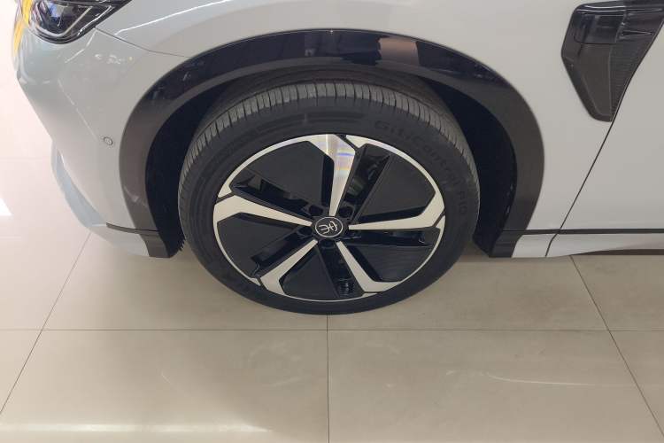 Used BYD Song L EV 2025 Intelligent Driving Version 662 km LiDAR Excellence Edition
