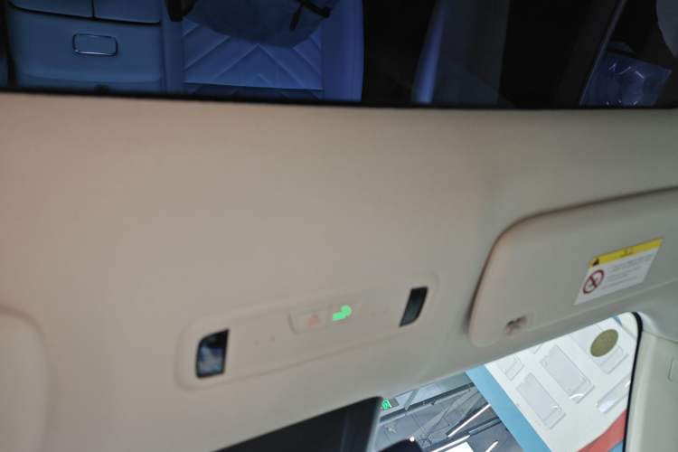 Used Lynk & Co Lynk & Co 10 EM-P 2025 Facelifted Model 240 All-Wheel Drive Ultra—Sport Edition
