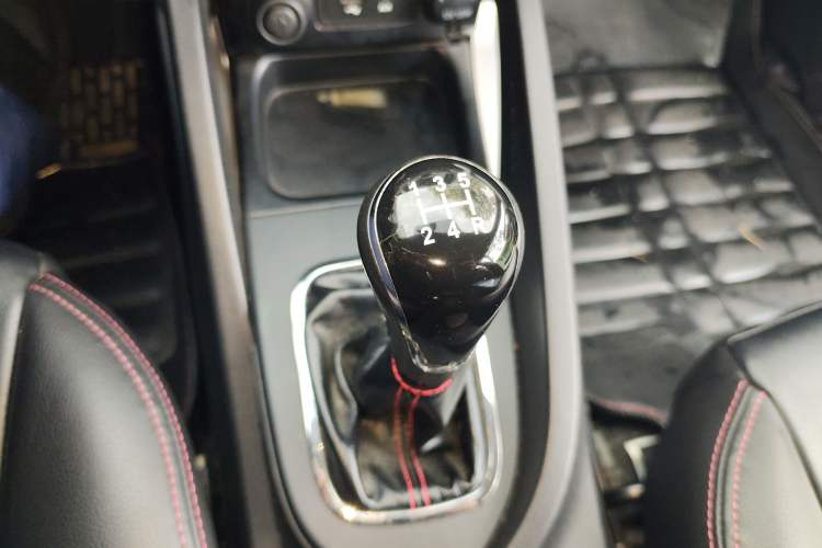 Used CHANGAN CS35 2015 1.6L Manual Luxury Model China IV Standard Gear Lever