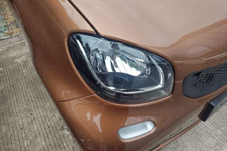 Used smart fortwo 2015 1.0L 52 kW hardtop Dynamic version