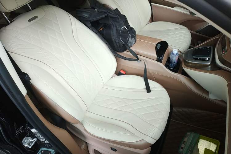 Used Mercedes-Benz V-Class 2021 V 260 Avantgarde Edition
