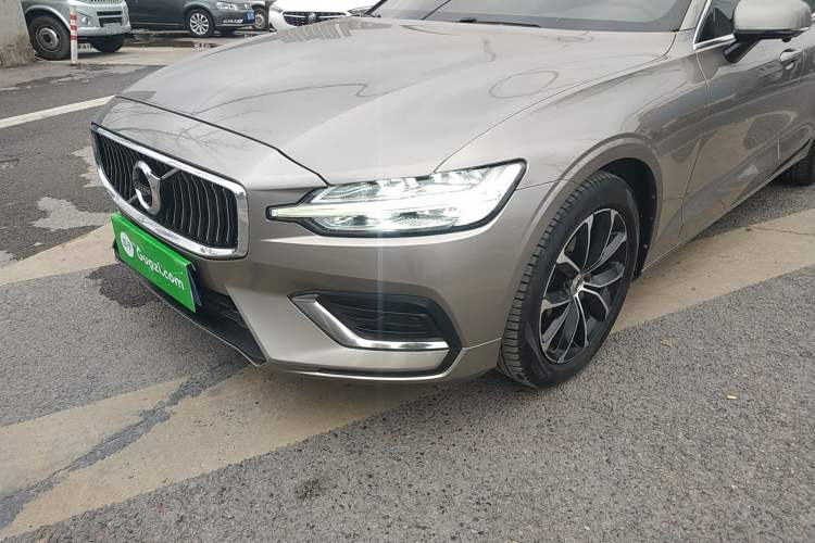 Used Volvo S60 2021 T4 Zhiyi Luxury Edition
