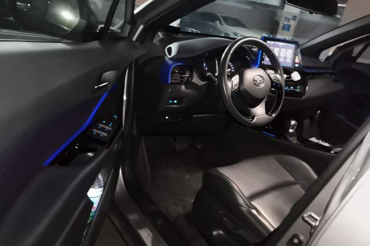 Used Toyota IZOA 2018 2.0L Yichi Version China VI Standard Driver Seat