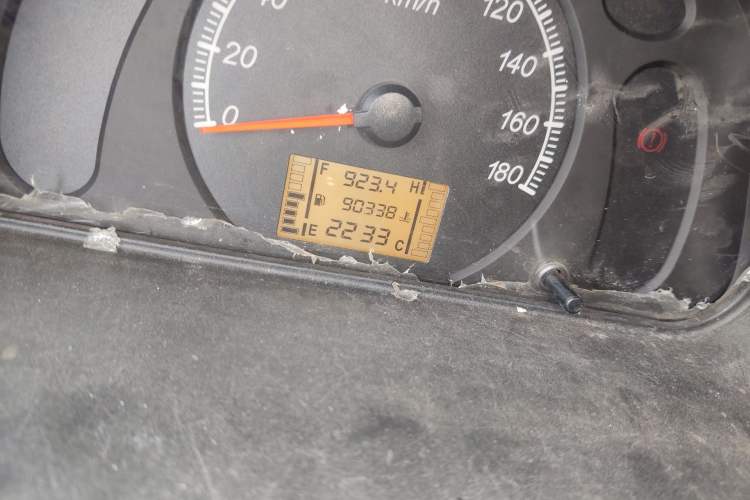 Used Wuling Zhiguang 2015 1.2L Practical LS-I Model Odometer Close Up